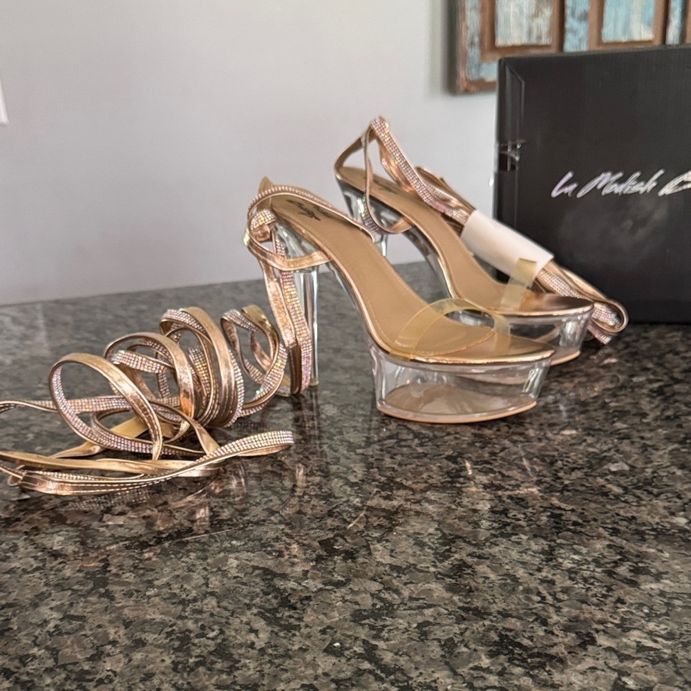 La Modish Boutique rose Gold Women's Strappy Platform Heels NWT 11